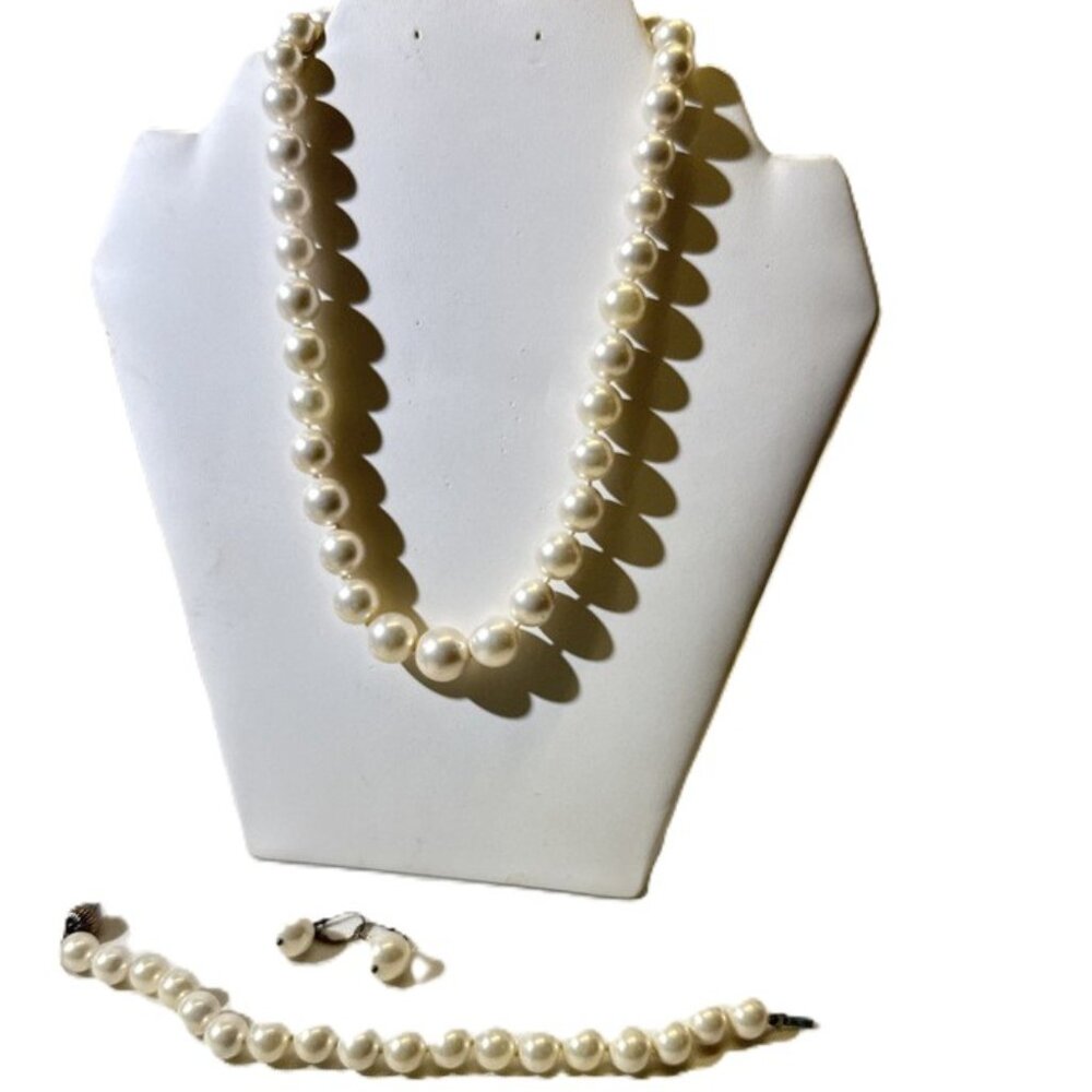 Madani Pearl Necklace Set